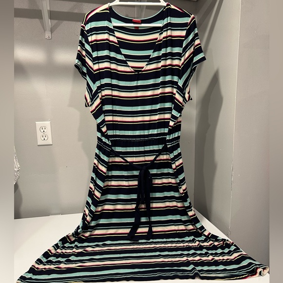 Merona Dresses & Skirts - Merona V Neck Dress